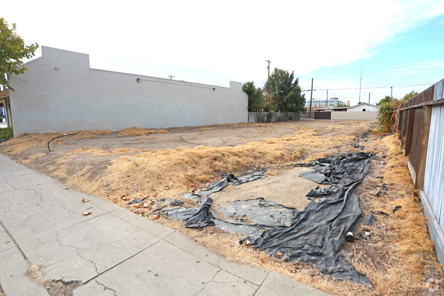 Primary Photo Of 304 N D St, Madera Land For Sale