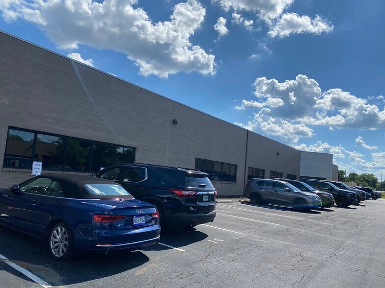 More Photos Of 950-970 Bolger Ct, Fenton Service For Sale