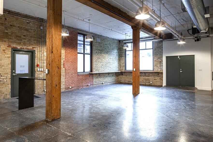 More Photos Of 276 Carlaw Av, Toronto Showroom For Lease