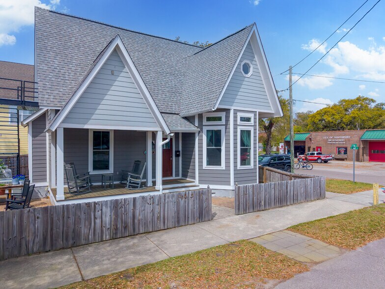 More Photos Of 119 N Davis St, Southport Hospitality For Sale