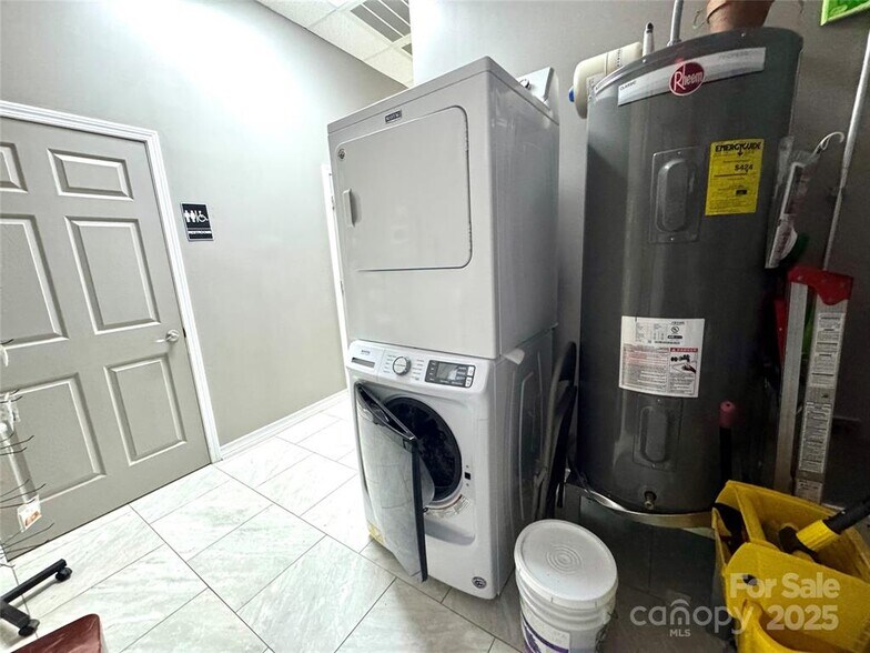 More Photos Of 110 Charleston Dr, Mooresville Office For Sale