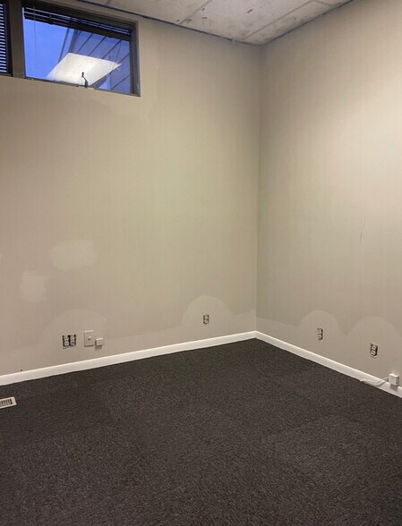 More Photos Of 5907 Highgrove Rd, Grandview Office For Lease