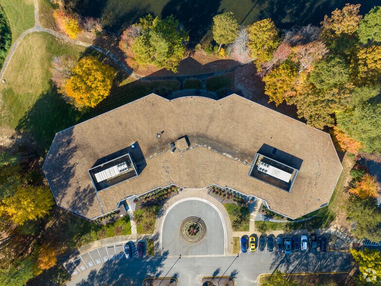 More Photos Of 2820 Waterford Lake Dr, Midlothian Office For Lease