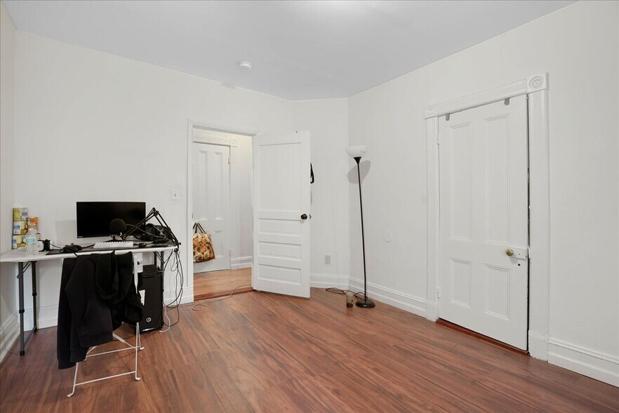 More Photos Of 1101 River Rd, New Windsor Township General Retail For Sale