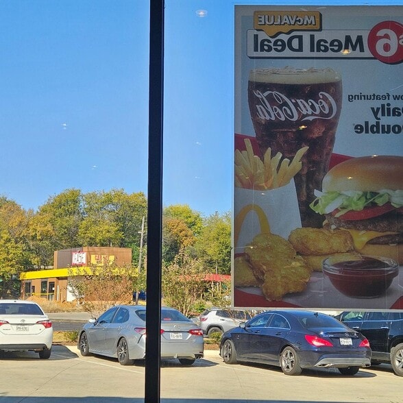 More Photos Of 1116 Gentry Pkwy, Tyler Freestanding For Lease