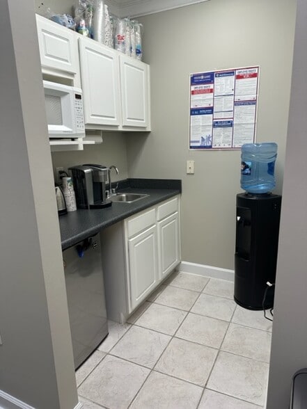 More Photos Of 6501 Creedmoor Rd, Raleigh Office Residential For Lease