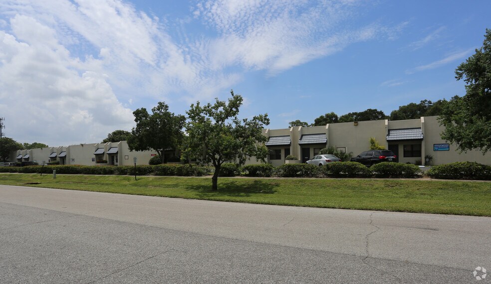 More Photos Of 174 Semoran Commerce Pl, Apopka Light Distribution For Lease