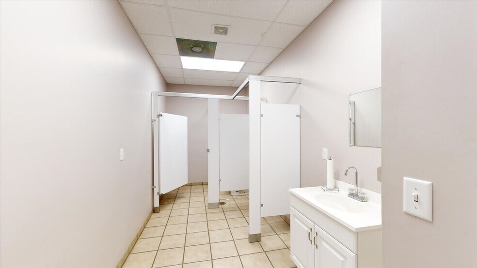 More Photos Of 113 Bo Bo Dr, Crystal Springs Freestanding For Lease