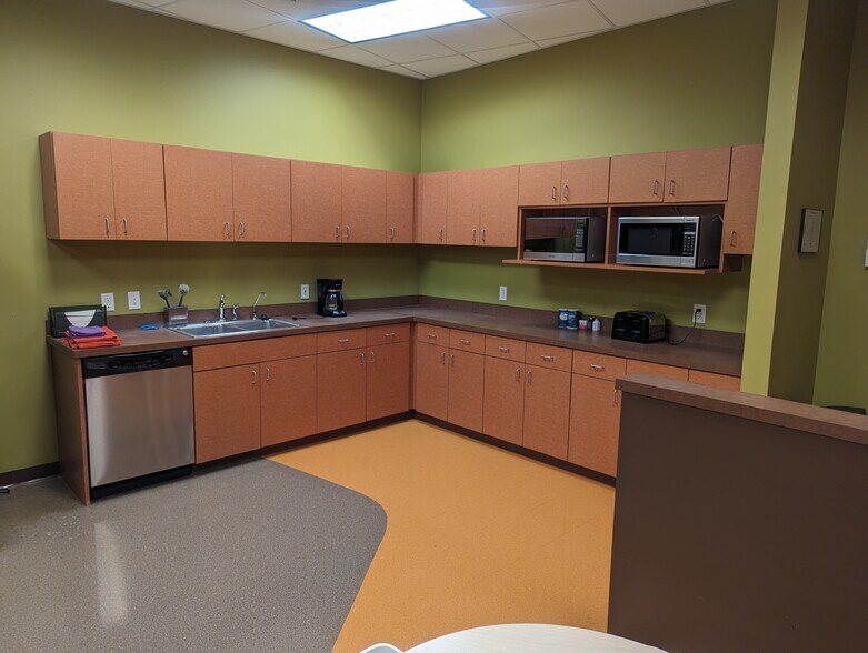 More Photos Of 5901 Technology Center Dr, Indianapolis Office For Lease