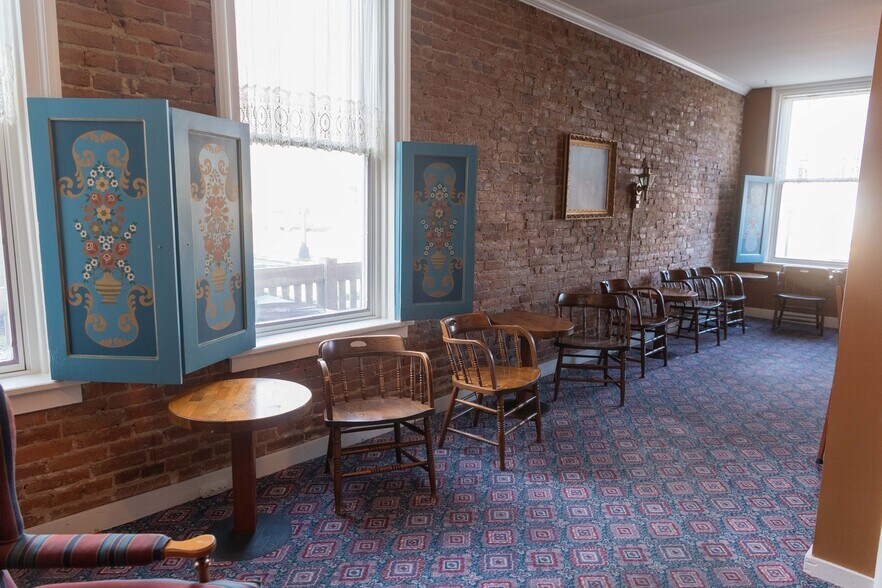 More Photos Of 1111 Washington St, Pella Hospitality For Sale