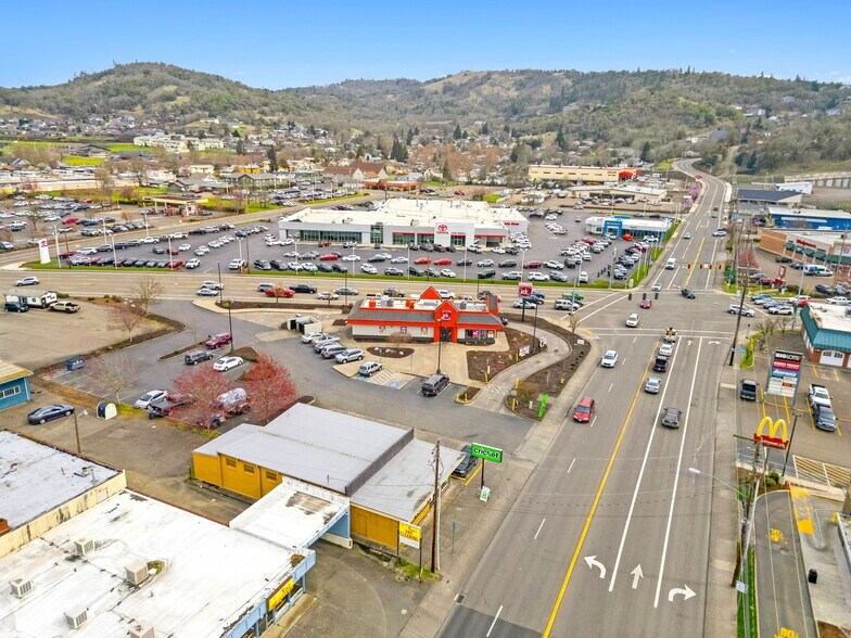 More Photos Of 1400 NE Stephens St, Roseburg Fast Food For Sale