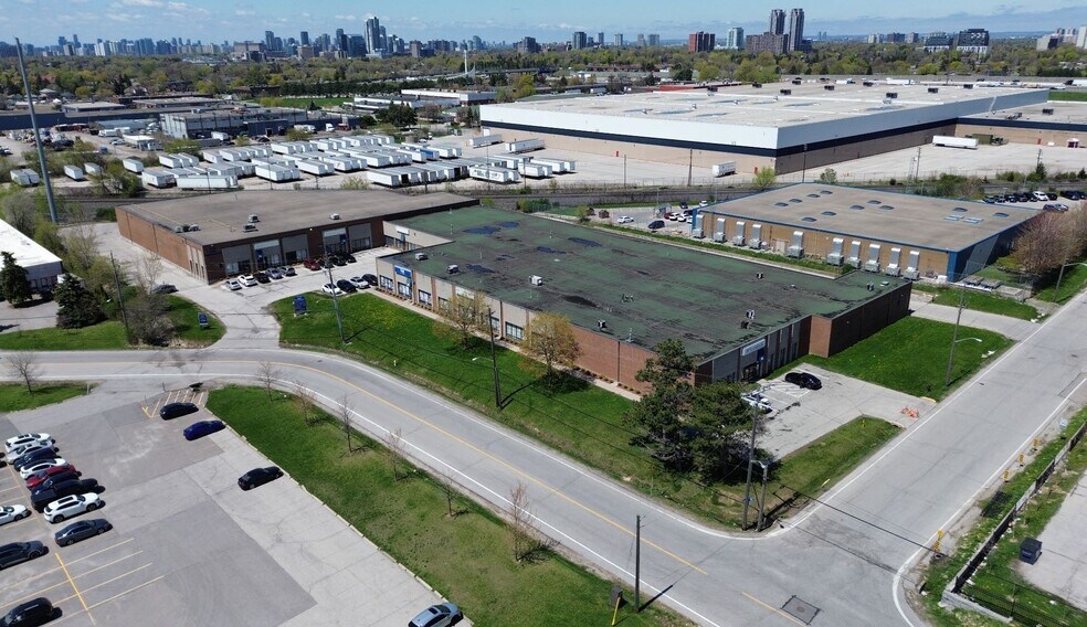 More Photos Of 72-80 Rolark Dr, Toronto Showroom For Lease