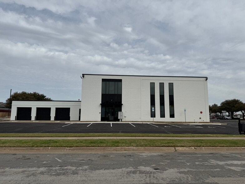 Primary Photo Of 223 NE Loop 820, Hurst Office For Sale