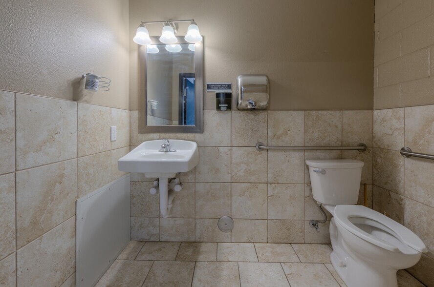 More Photos Of 776 W Baseline Rd, Lafayette Warehouse For Lease