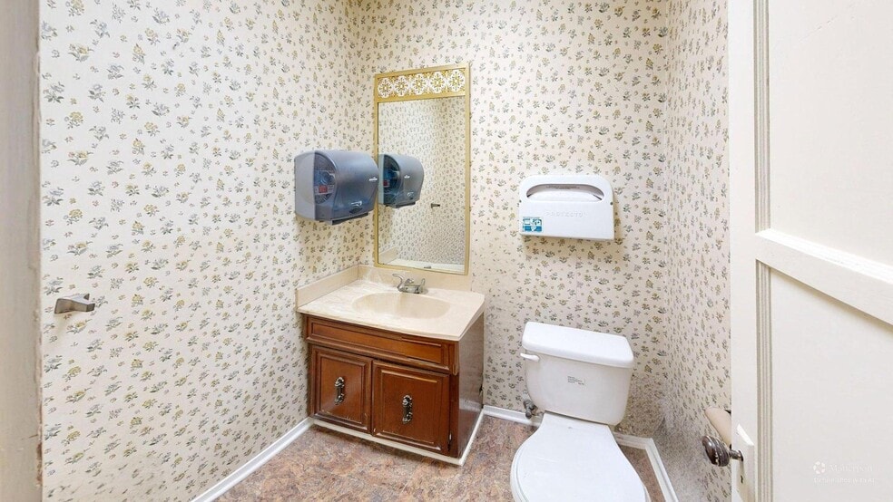 More Photos Of 2718 S Robertson Blvd, Los Angeles Service For Sale