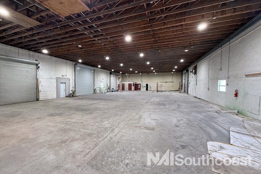 More Photos Of 657 NE Dixie Hwy, Jensen Beach Industrial For Lease