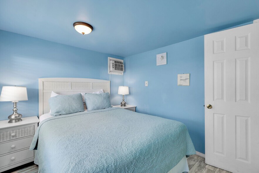 More Photos Of 243 61st St, Marathon Hotel For Sale