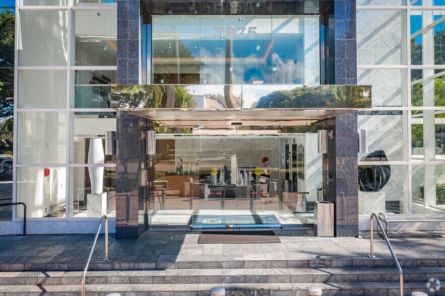 More Photos Of 7975 NW 154th St, Miami Lakes Medical For Lease