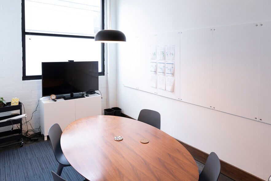 More Photos Of 2335 SE 50th Ave, Portland Light Distribution For Lease