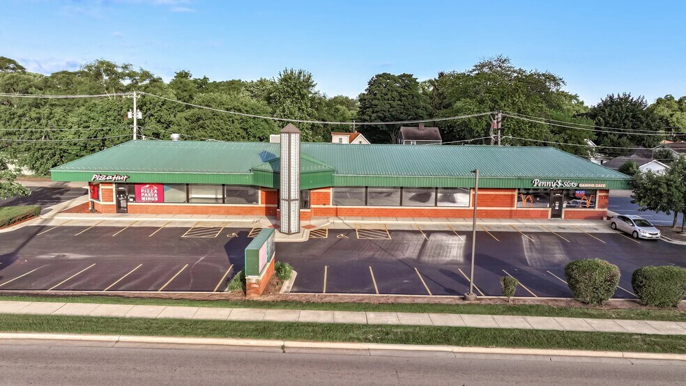 More Photos Of 3242 Sheridan Rd, Zion Freestanding For Lease