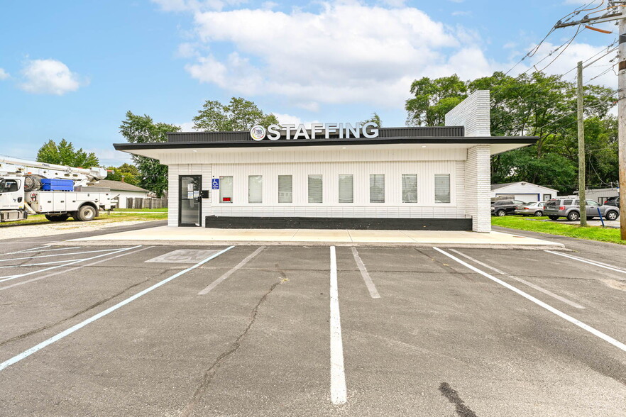 More Photos Of 3455 Shelby St, Indianapolis Office For Sale