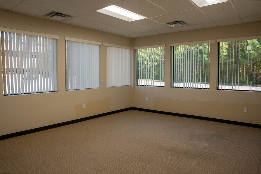 More Photos Of 463 New Karner Rd, Albany Office For Lease