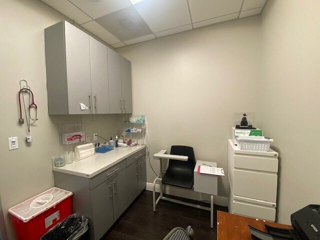 More Photos Of 21550 Biscayne Blvd, Aventura Medical For Lease