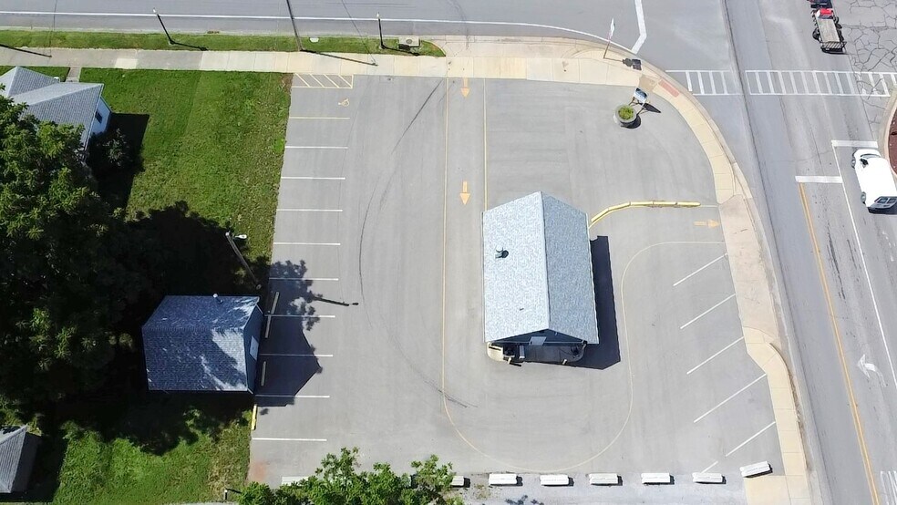 More Photos Of 102 N Park St, Sesser Restaurant For Sale