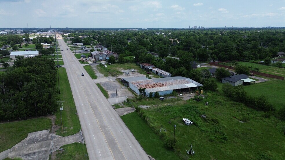 Primary Photo Of 3999 S 11th St, Beaumont Light Manufacturing For Sale
