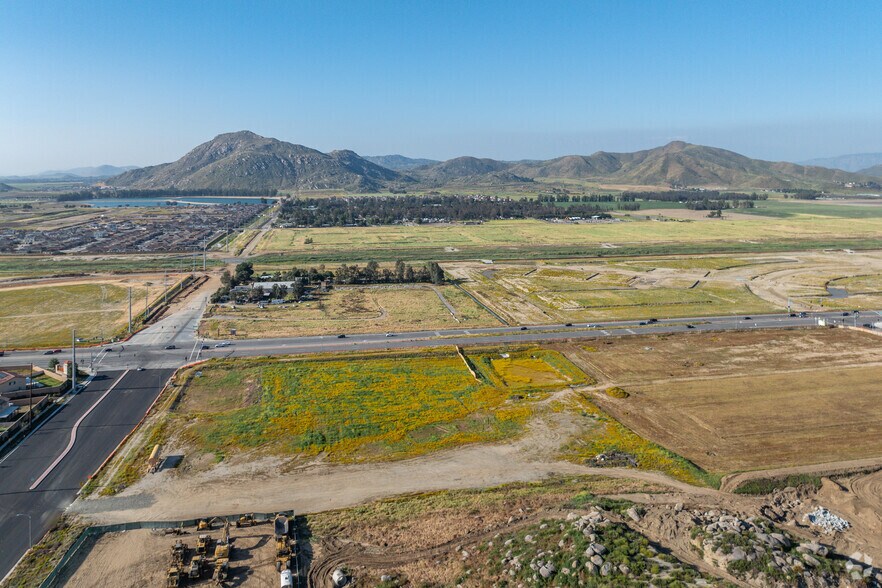 More Photos Of SEC Domenigoni Rd & Leon Rd, Winchester General Retail For Lease