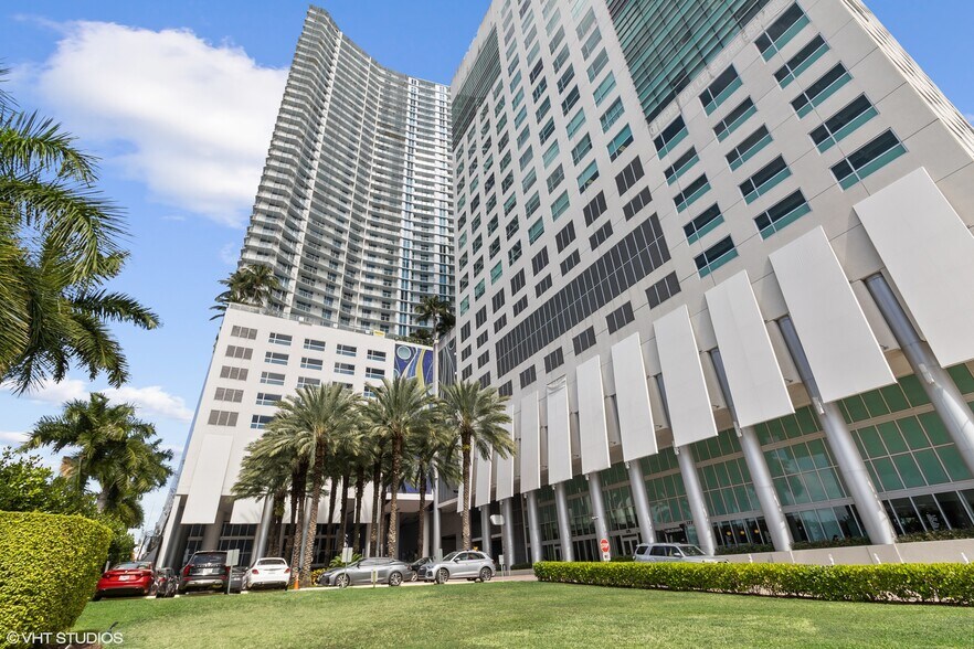 More Photos Of 175 SW 7th St, Miami Medical For Sale