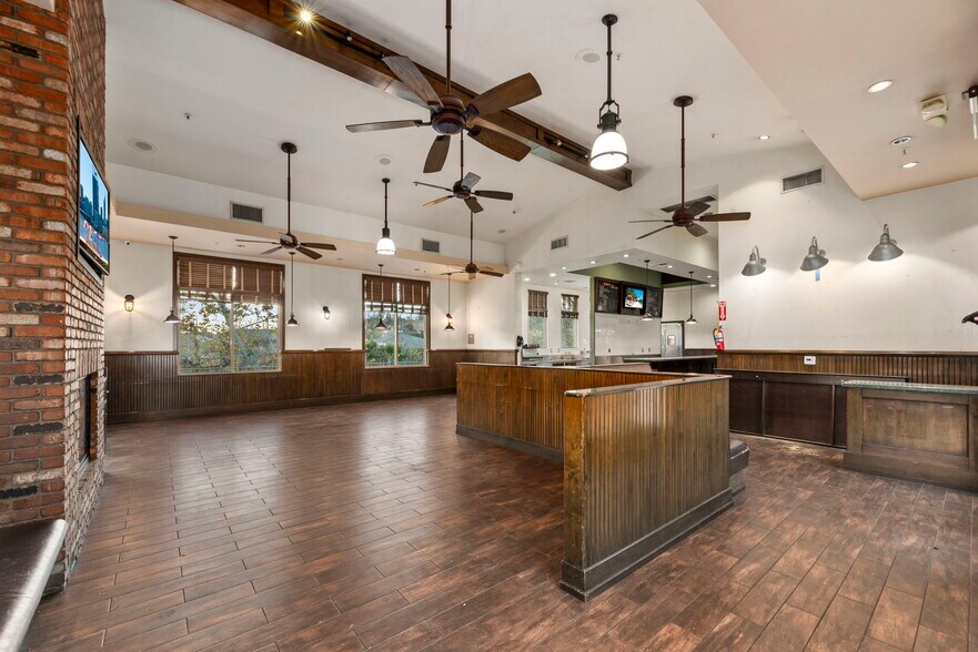 More Photos Of 29001 Canwood St, Agoura Hills Restaurant For Lease