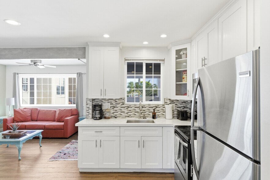 More Photos Of 1544 Chalcedony St, San Diego Apartments For Sale