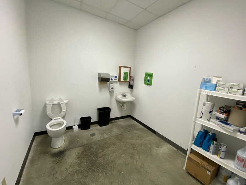 More Photos Of 380 E State Highway CC, Nixa Warehouse For Lease