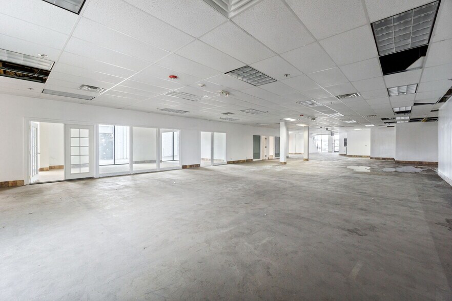 More Photos Of 5262 N Blackstone Ave, Fresno Flex For Lease