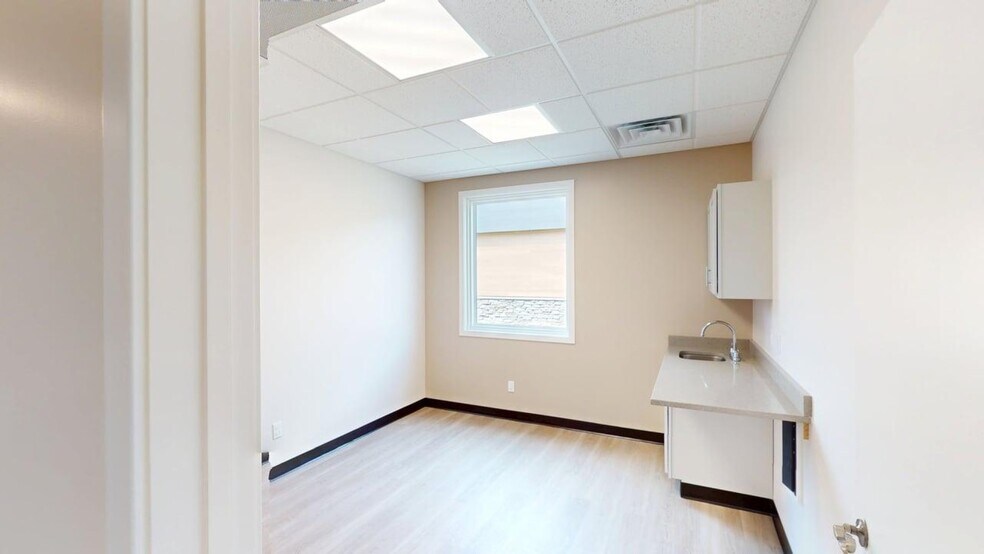 More Photos Of 125 E Shore Pky, La Porte Medical For Lease