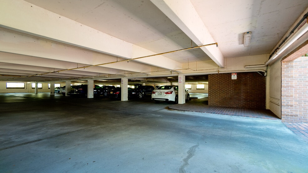 More Photos Of 2033 Wood St, Sarasota Medical For Lease