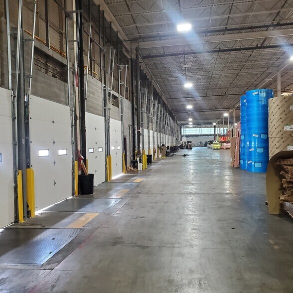 More Photos Of 10301 Monroe Rd, Matthews Warehouse For Lease
