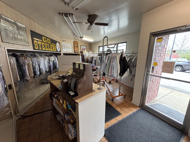 More Photos Of 304 Center Ave, Butler Flex For Sale