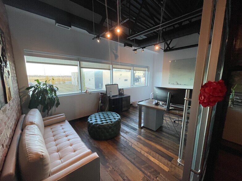 More Photos Of 9050 22 Av SW, Edmonton Showroom For Sale