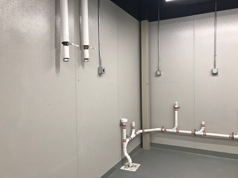More Photos Of 7912 Cameron Rd, Austin Medical For Lease