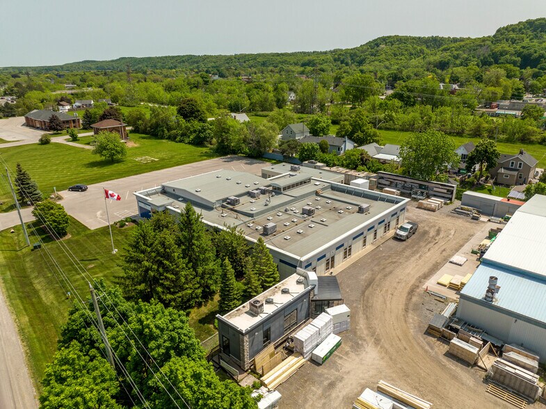 More Photos Of 115 S Service Rd W, Grimsby Manufacturing For Lease