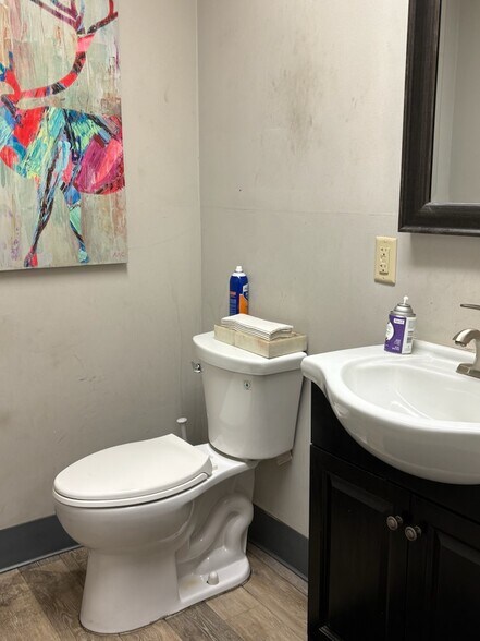 More Photos Of 2805 Singleton St, Rowlett Distribution For Lease