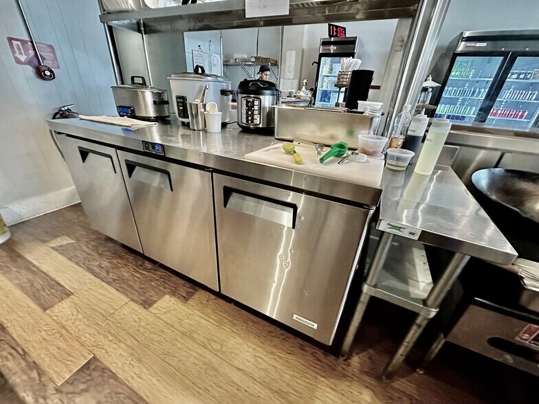 More Photos Of 3 Strickland Rd, Cos Cob Freestanding For Lease