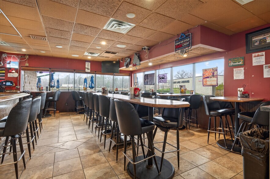 More Photos Of 17646 NE Central Ave, Ham Lake Restaurant For Sale