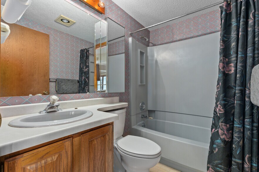 More Photos Of 902 W Union Ave, Litchfield Office For Sale