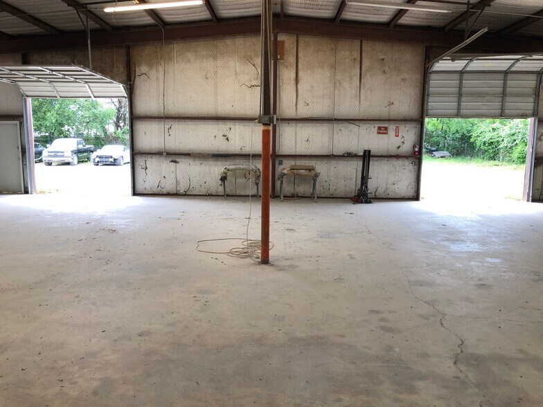 More Photos Of 124 Industrial Dr, Boerne Service For Lease