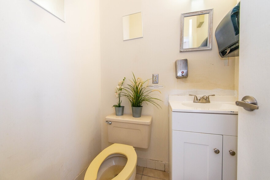 More Photos Of 16 Chestnut St, Emerson Medical For Lease