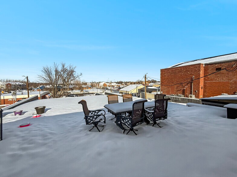 More Photos Of 112 N 2nd Ave W, Newton General Retail For Sale