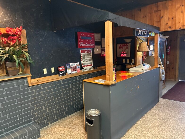 More Photos Of 1704 E Hwy 70, Kingston Bar For Sale